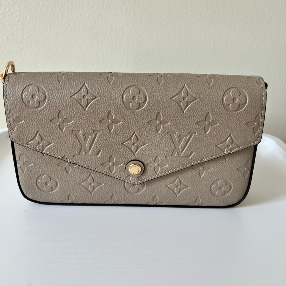 Felicia Pochette